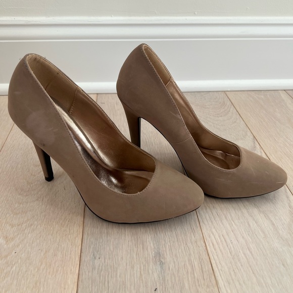 Nude Pumps Size 8 US - Picture 1 of 4